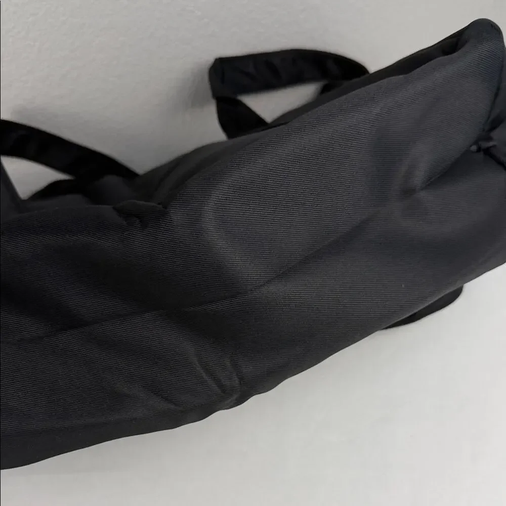 NWOT Black Tote Bag with top zipper travel bag